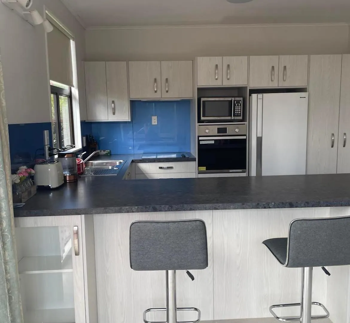 Beach House With An Oceanview! Paraparaumu