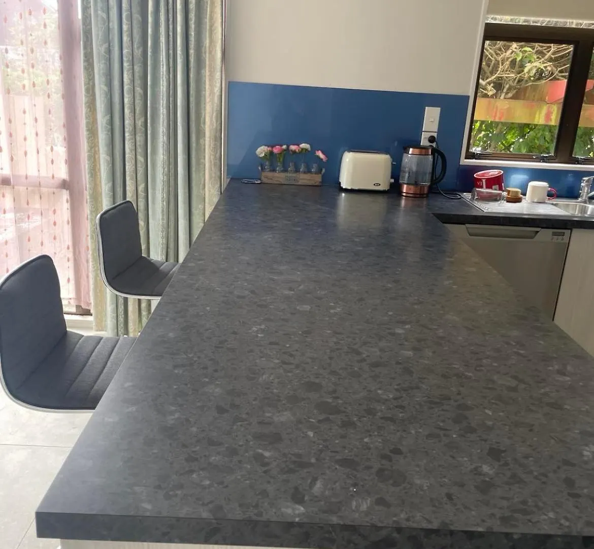 Beach House With An Oceanview! Paraparaumu 0*,  Nowa Zelandia